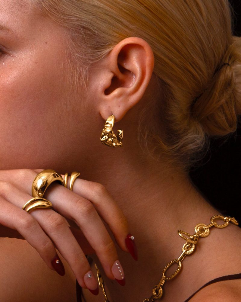 Textured Molten Earrings in Gold - 图片 3