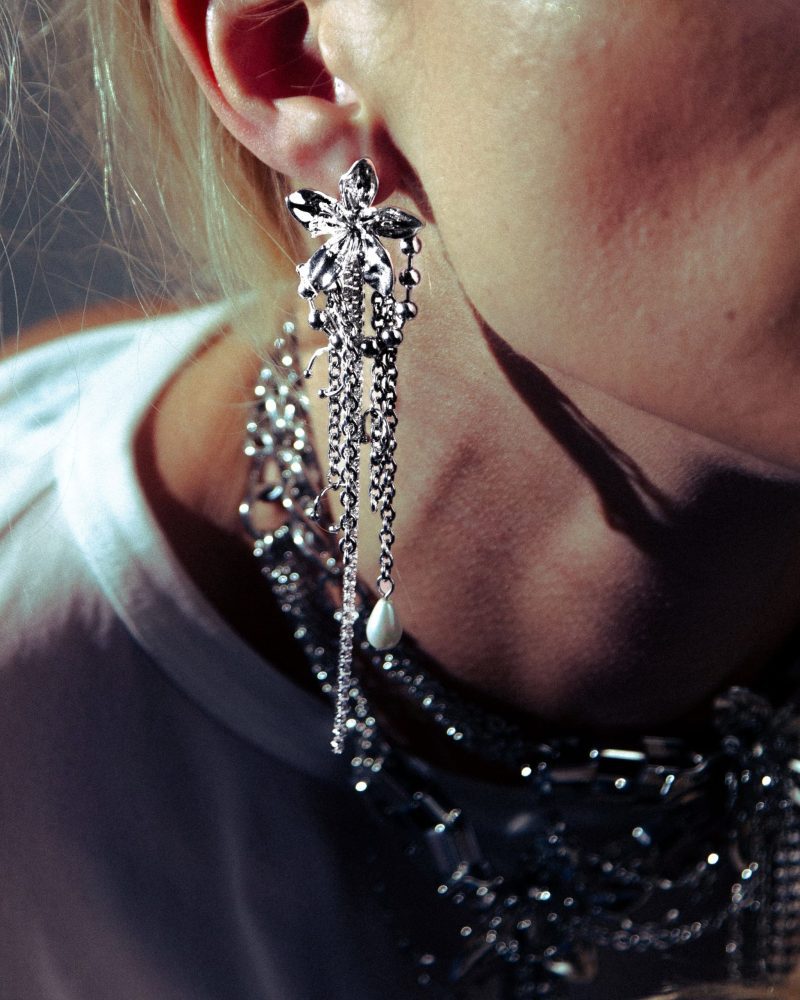 Flora Statement Earrings - Palladium Plated with CZ Stones and Pearl | Long Botanical Design - 图片 3