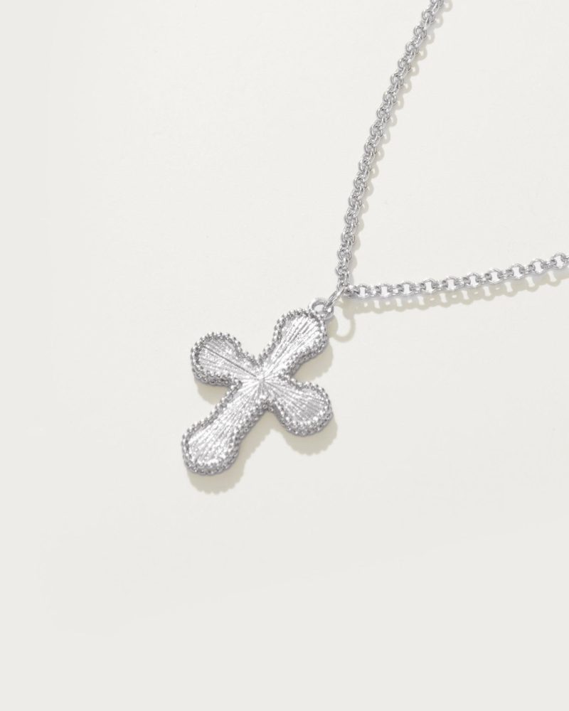 Mini Cross Pendant Necklace in Silver | Dainty & Timeless Design - 图片 4