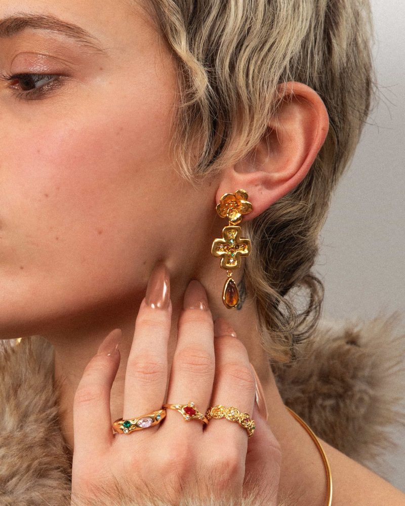 Amber Dew Floral Cross Earrings - 图片 3