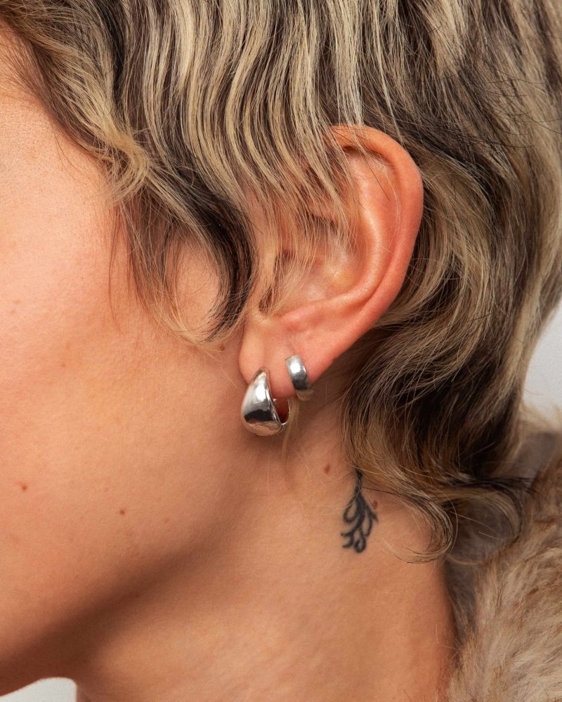 Chic Silver Waterdrop Hoop Earrings - 图片 2