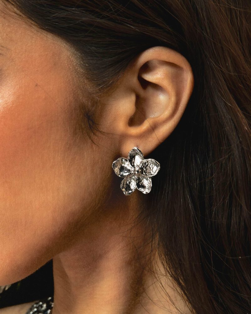 Textured Floral Earrings | Silver & Gold Studs with Stainless Steel Posts - 图片 4