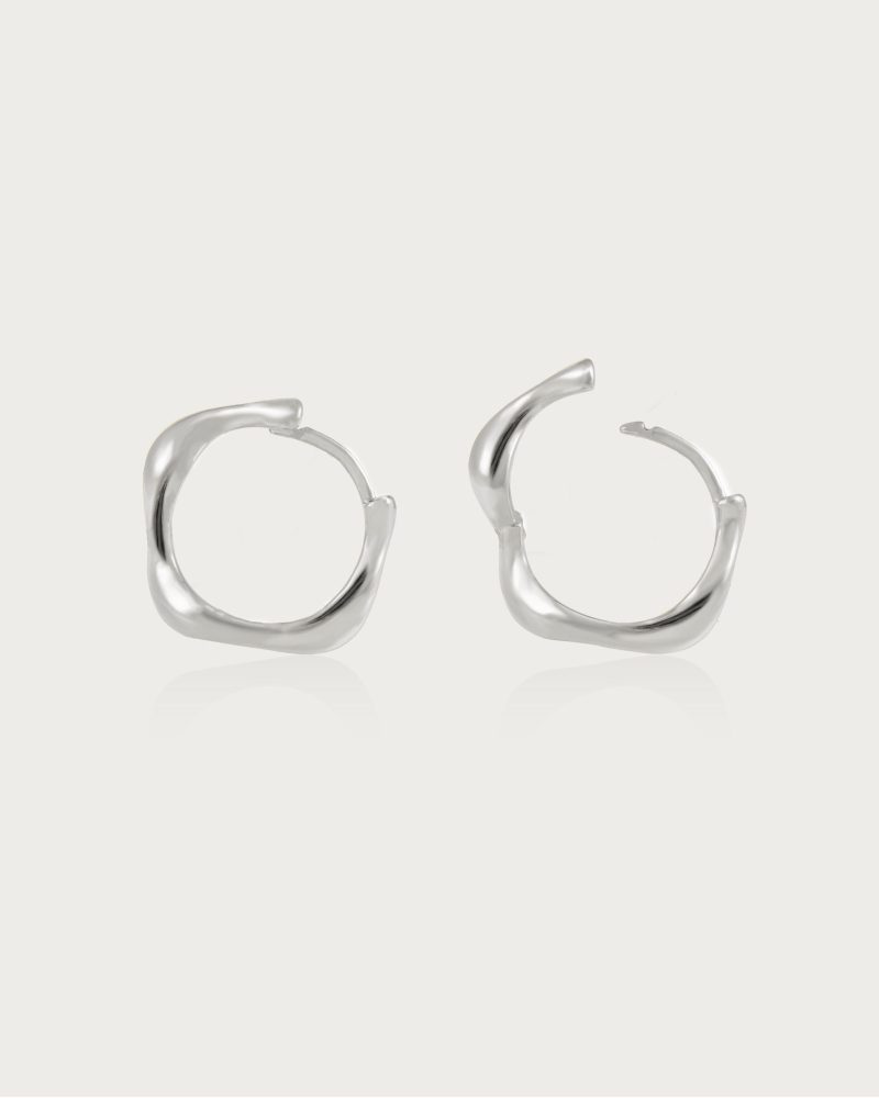 Silver Wave Hoop Earrings - Lightweight & Unique - 图片 3
