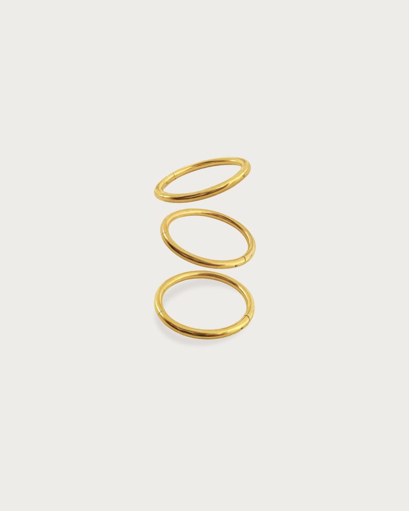 Mini Hoop Helix Earring in Gold - Waterproof & Versatile - 图片 4