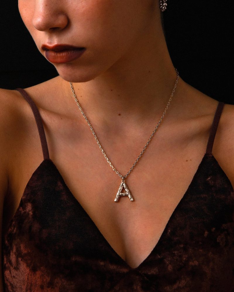Textured Initial Letter Necklace | Personalized Silver & Gold Pendants - 图片 5