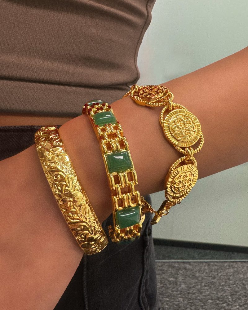 Esmeralda Bangle - 18K Gold Plated Resin Accent Bracelet | Oval Elegant Design - 图片 2
