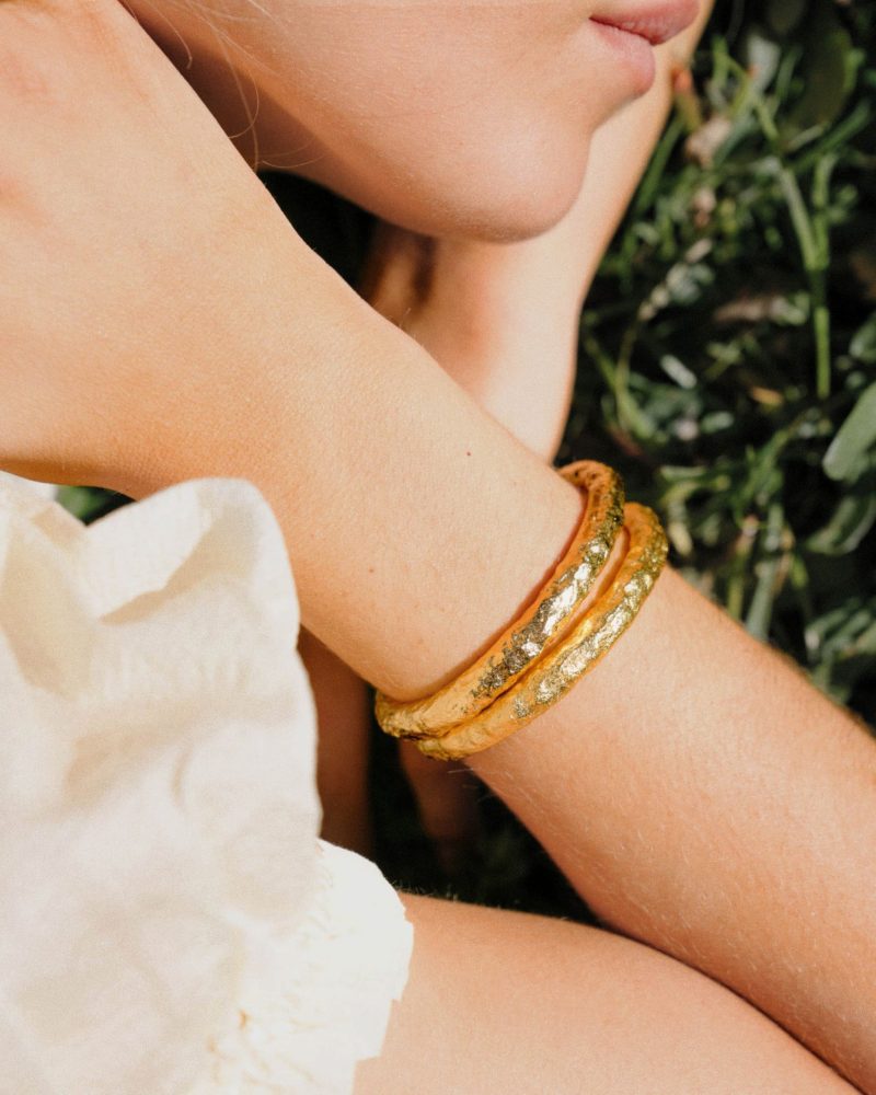 Lily Bangle | 18K Gold Plated Statement Cuff Bracelet - 图片 2
