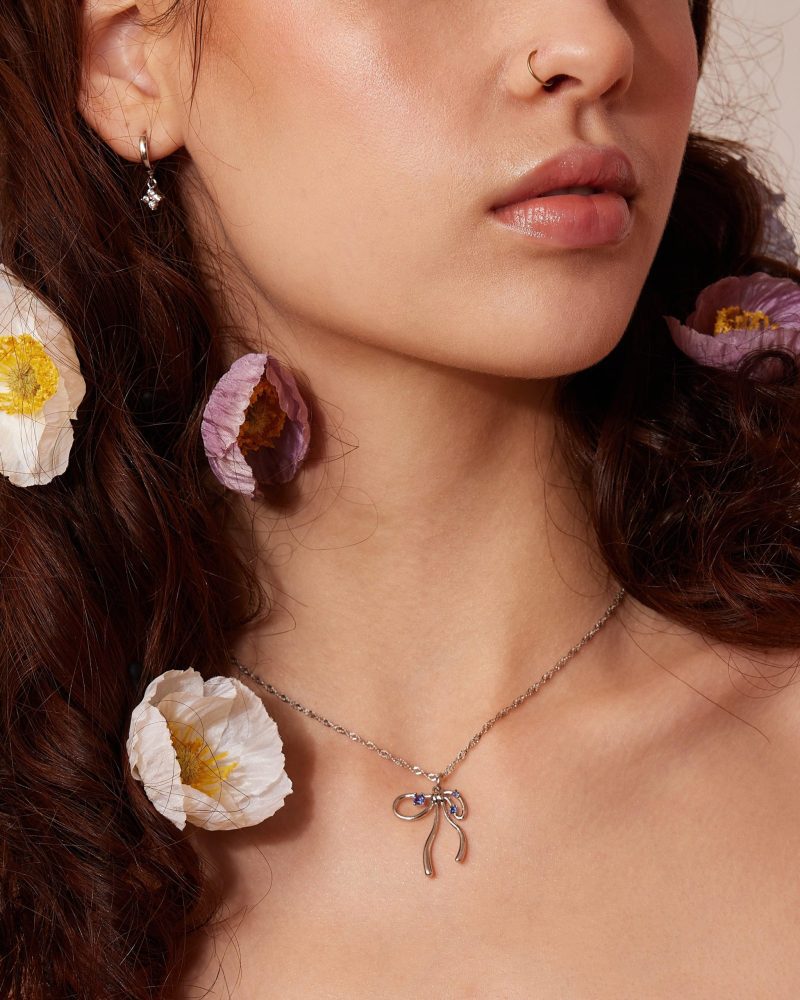 Clover Mini Hoop Earrings in Silver - 图片 3