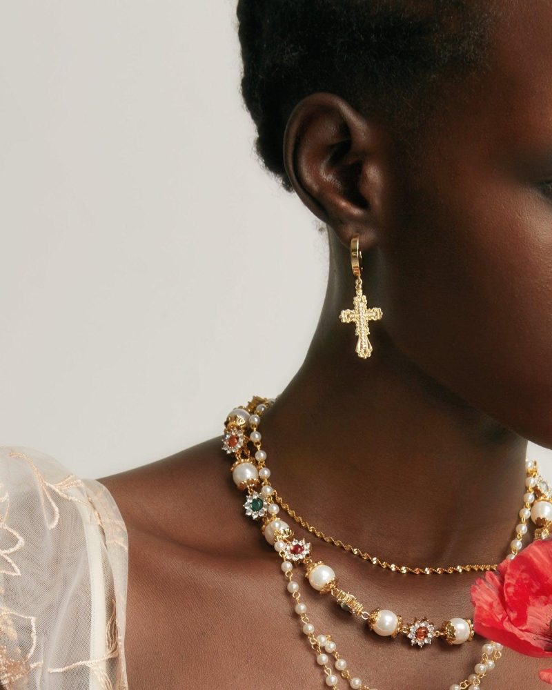 Everette Gold Cross Earrings - 18K Gold Plated with CZ Stones | Renaissance Inspired Design - 图片 2