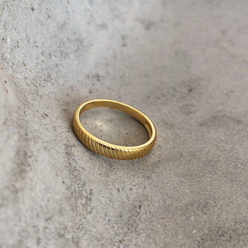 Gold Twill Ring | Elegant Textured Statement Piece - 图片 4
