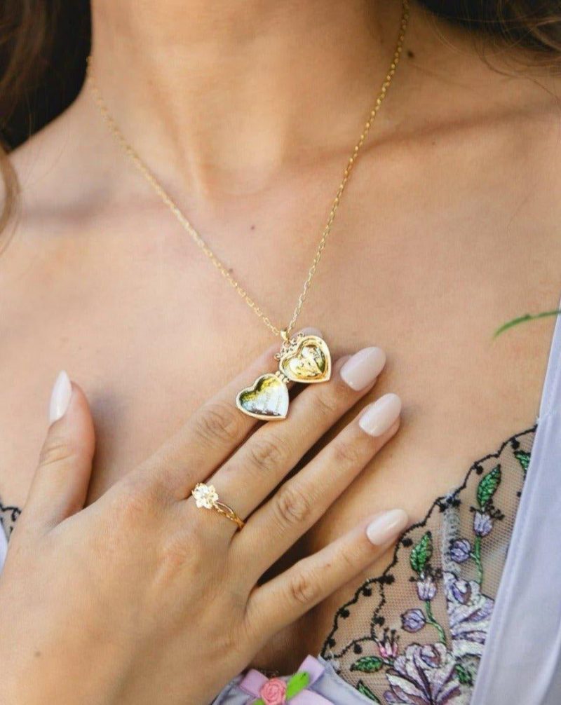 Isabela Locket Necklace | 18K Gold Plated Heart with Rose & Tulip Engravings - 图片 3