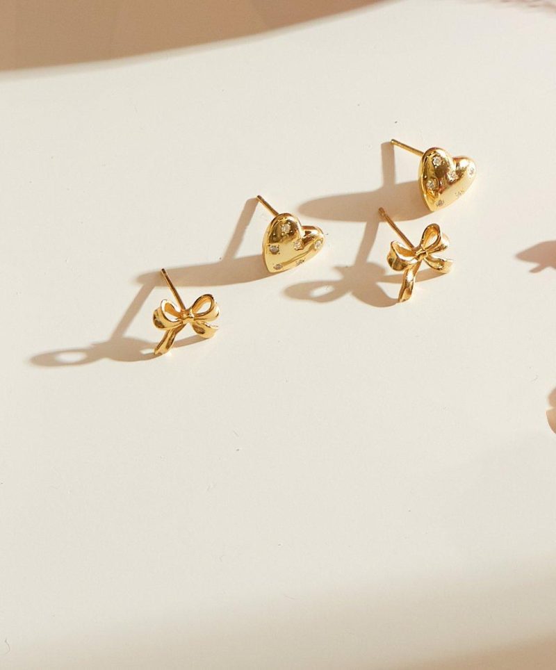 Juliette Heart Stud Earrings | 18K Gold Plated with White CZ Stones - 图片 3