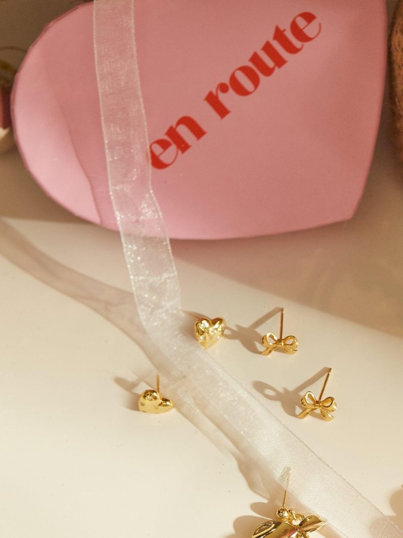 Juliette Heart Stud Earrings | 18K Gold Plated with White CZ Stones - 图片 4
