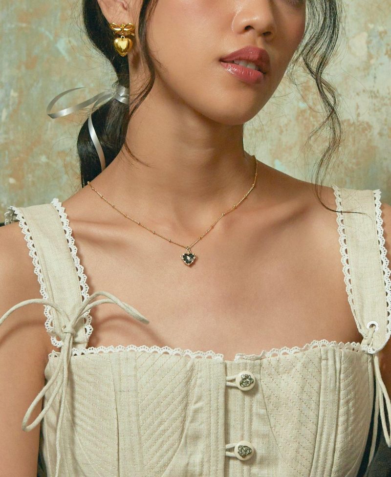 Mira Necklace | Gold Heart Pendant with Zirconia & Acrylic - 图片 3