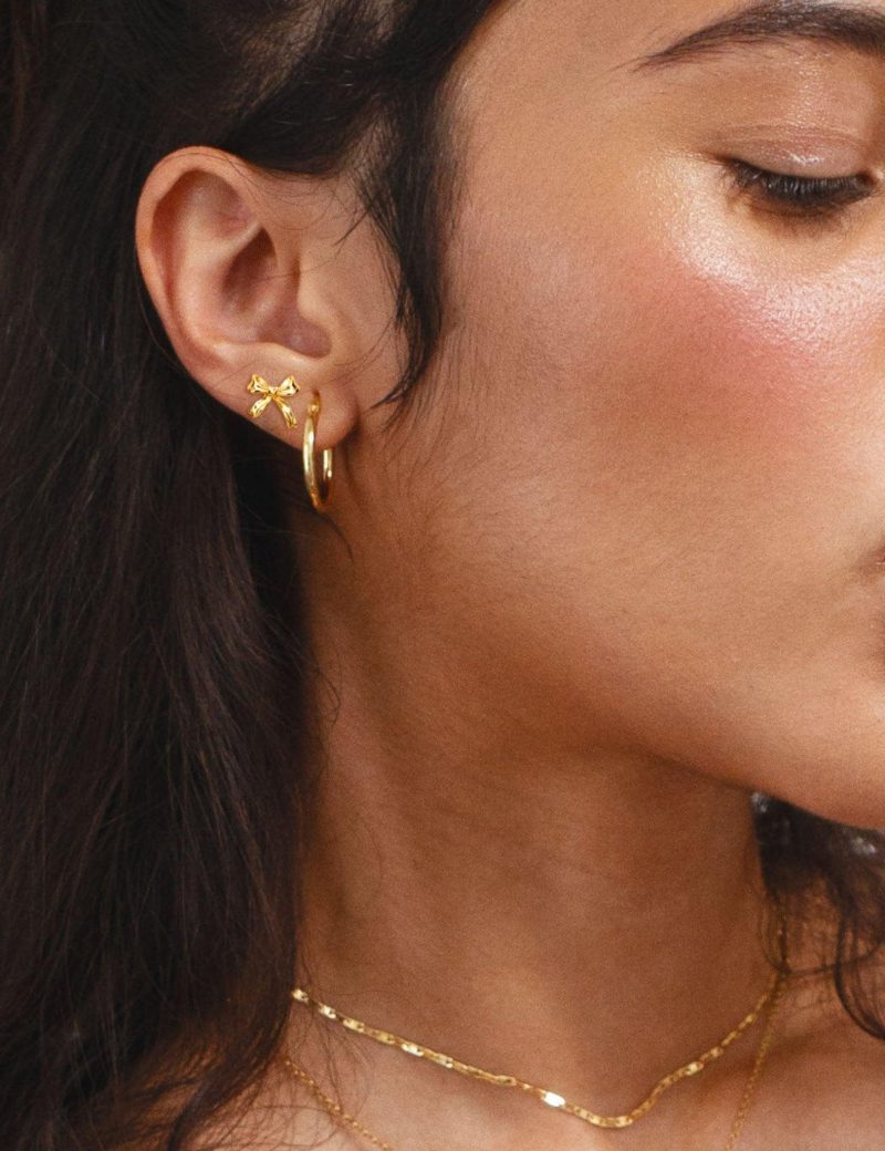 Dainty Ribbon Bow Stud Earrings - 18k Gold or Platinum Plated - 图片 2