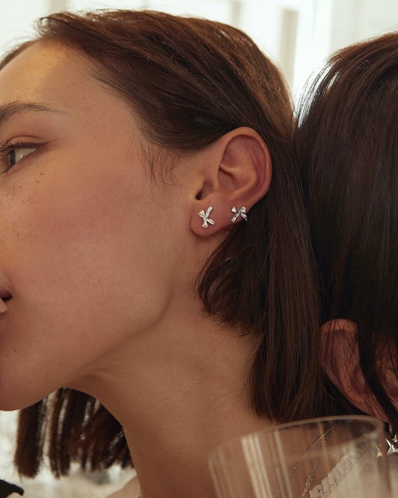 Silver Ribbon Stud Earrings - 图片 3