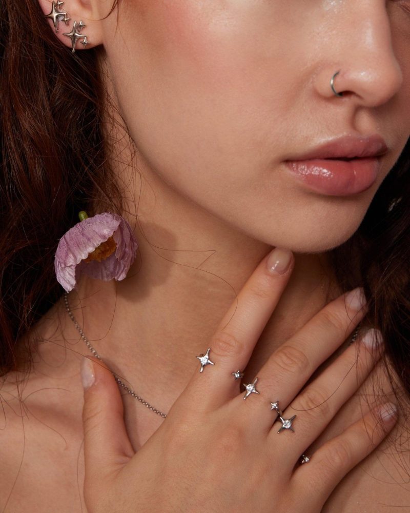 Sparkle Star Stud Earrings in Silver & Gold - 图片 4