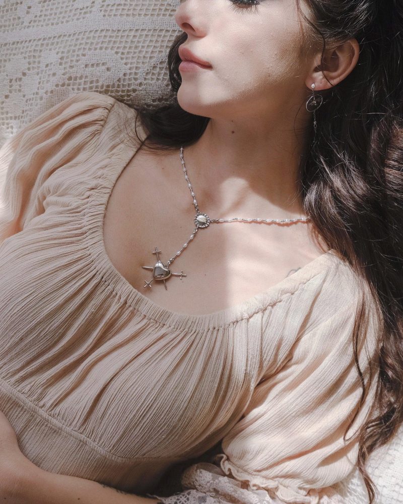 Three of Swords Rosary Necklace in Silver - 图片 4
