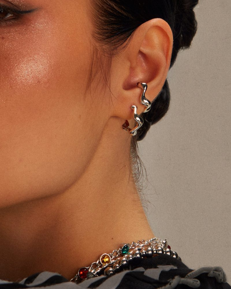 Silver Wave Hoop Earrings - Lightweight & Unique - 图片 4