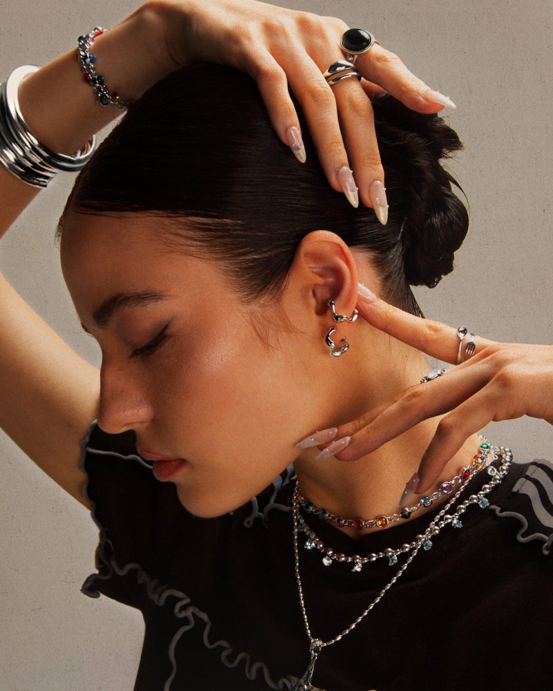Silver Wave Hoop Earrings - Lightweight & Unique - 图片 2